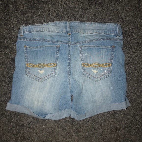 Bongo Jean shorts - Picture 2 of 3